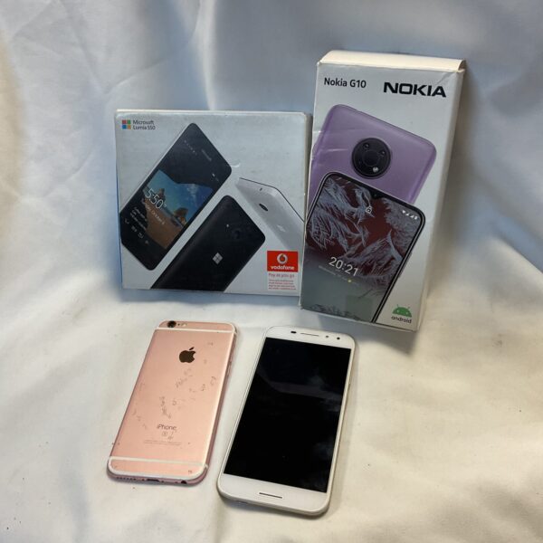 Mobile phone lot including Apple iPhone and Nokia.