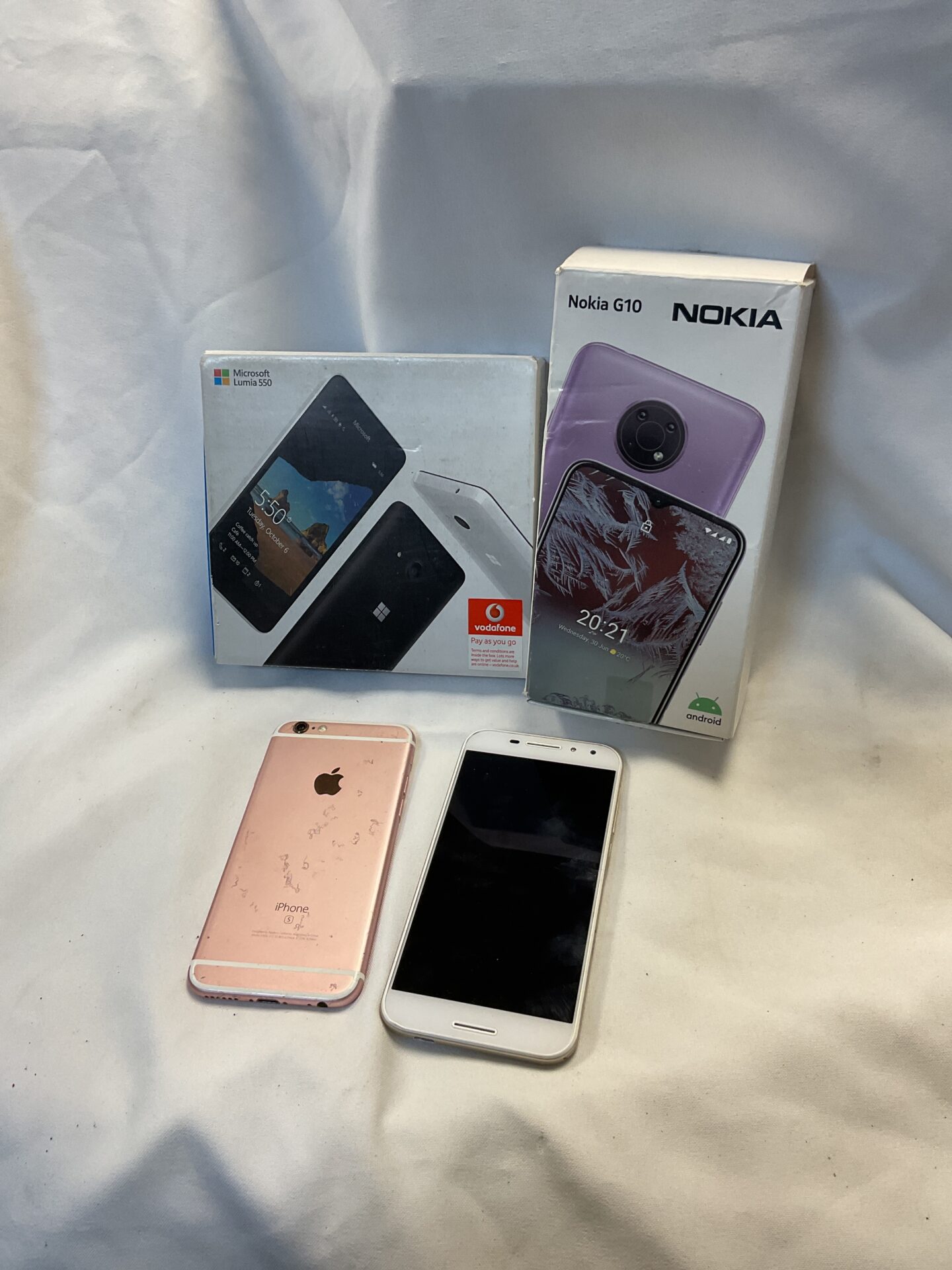 196 Four mobile phones including apple iphone & nokia