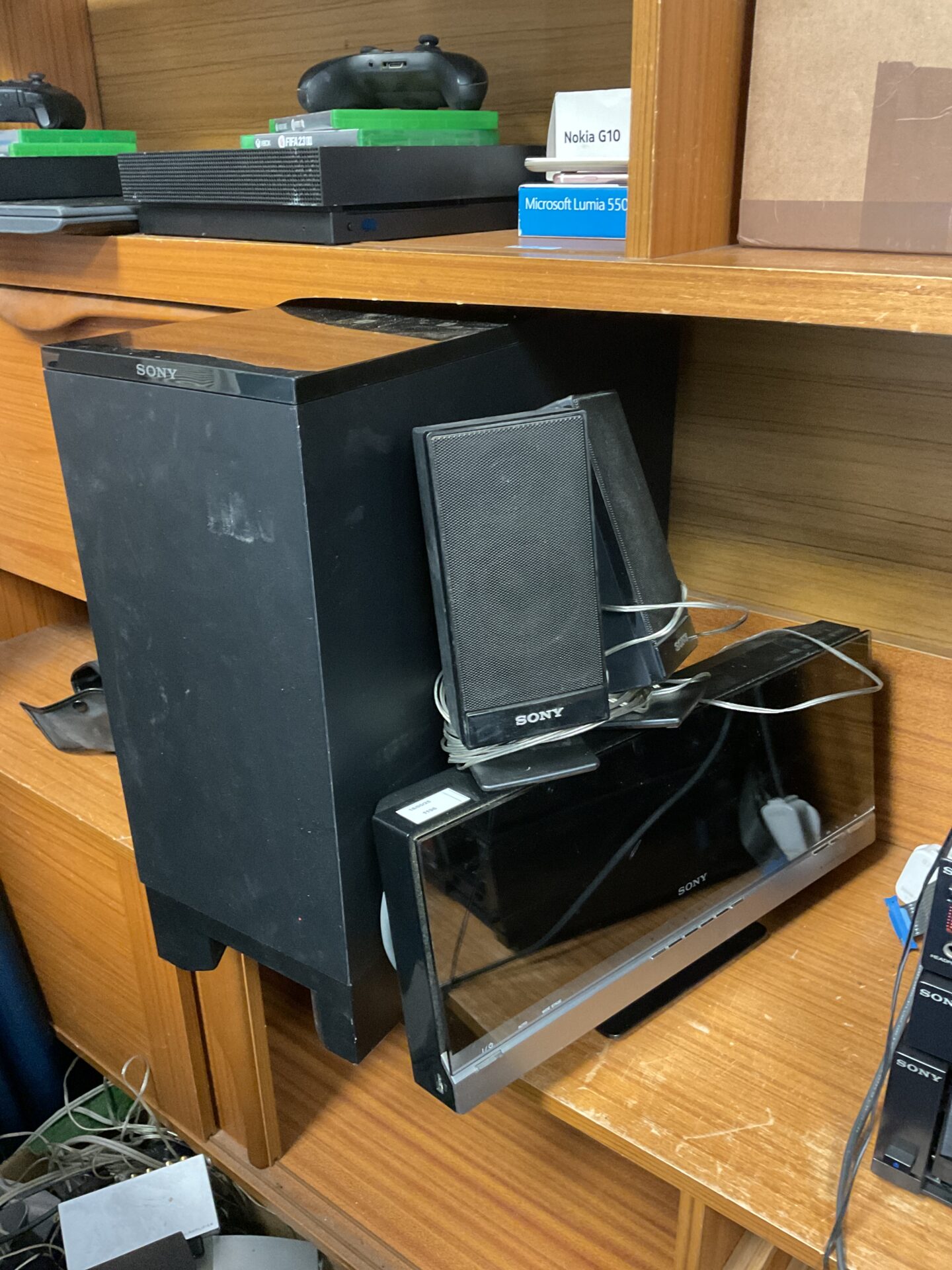 199 Sony dvd home theatre system dav-f200
