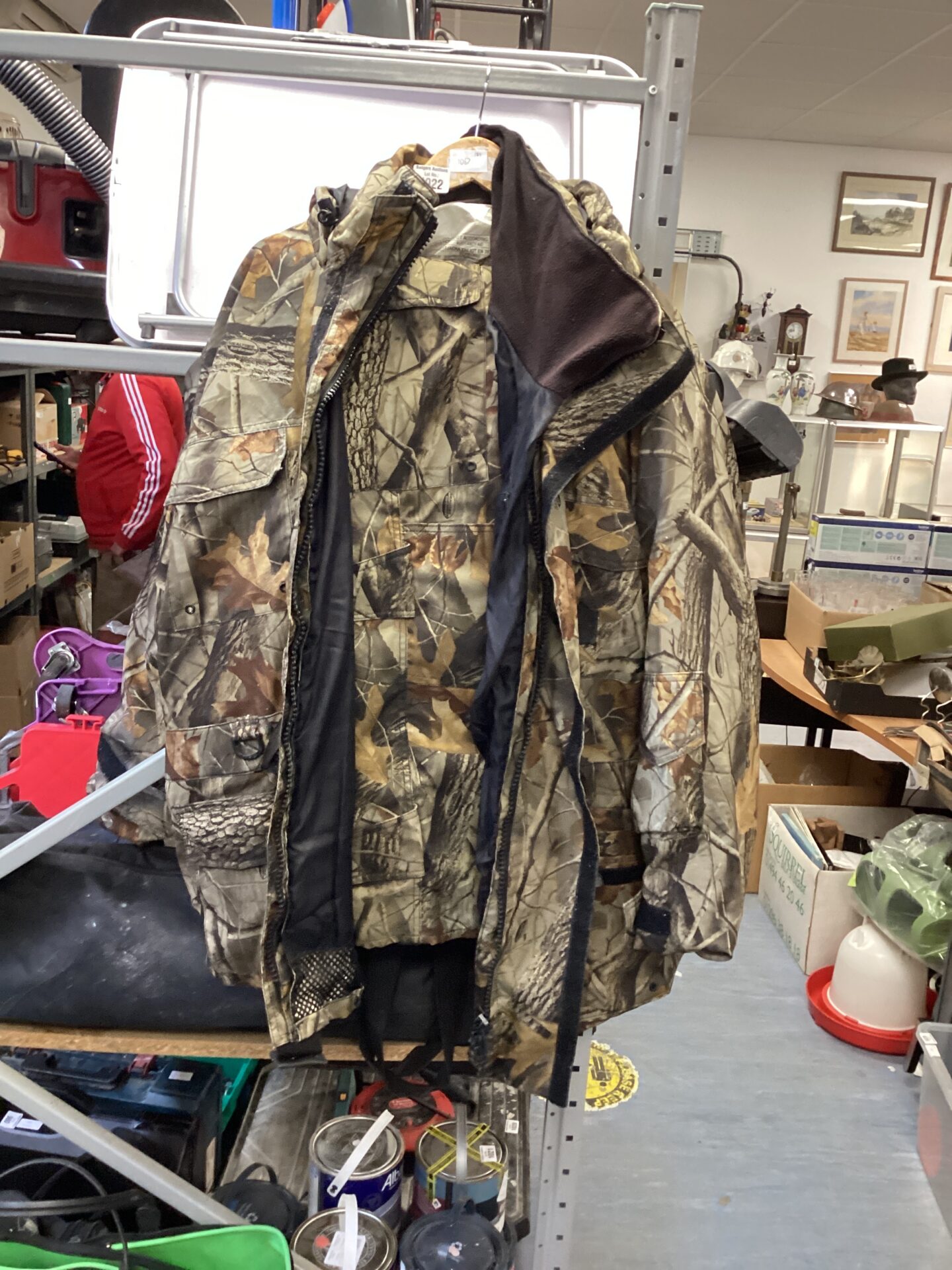 1022 Realtree Hardwoods Jacket and Trousers size XL