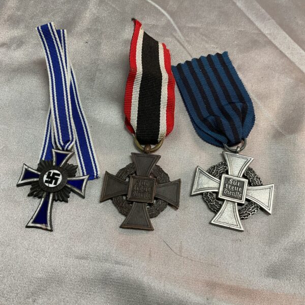 WWII German war medals lot, including faithful service awards.