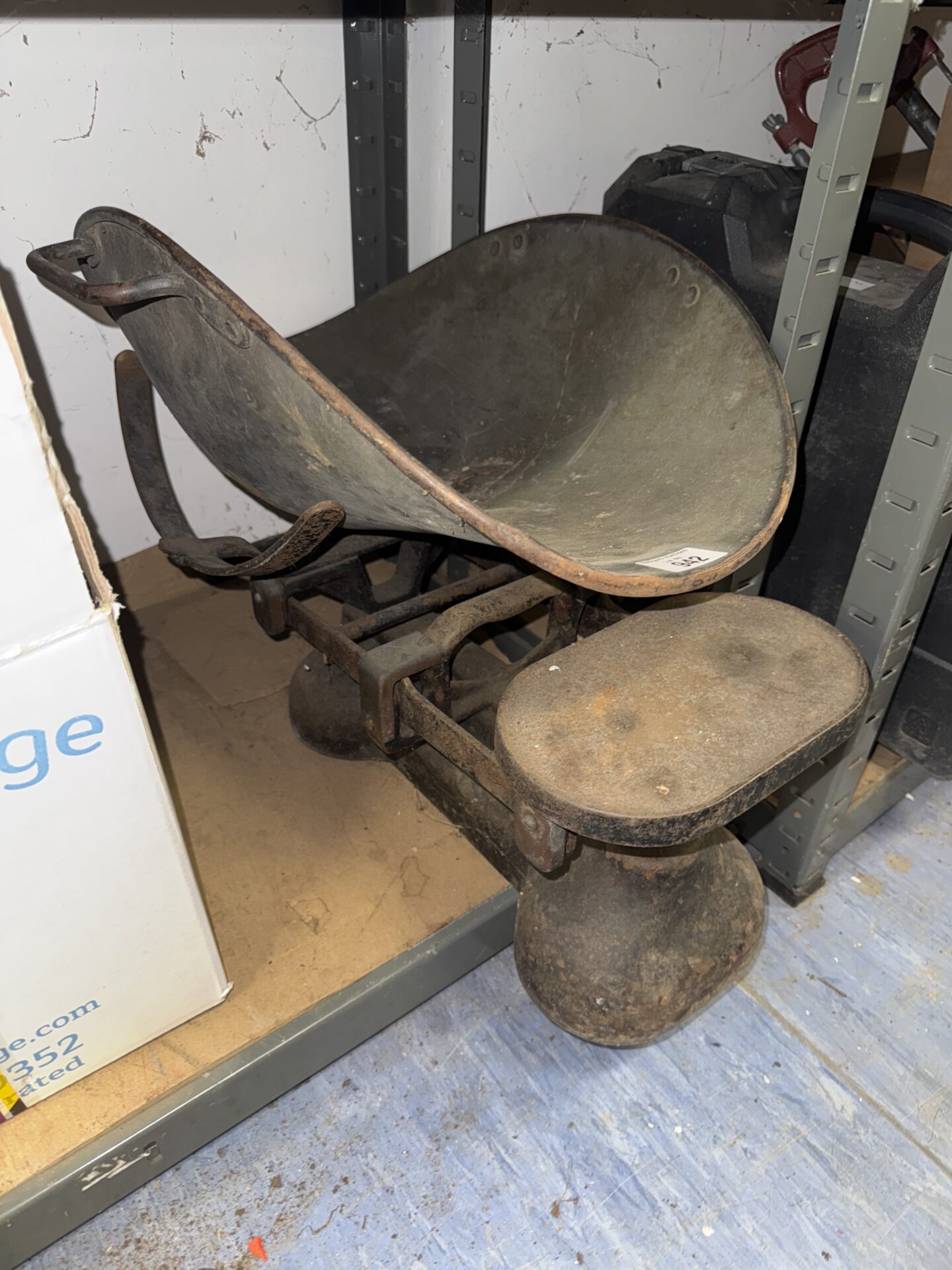 871 Large set of vintage balance scales