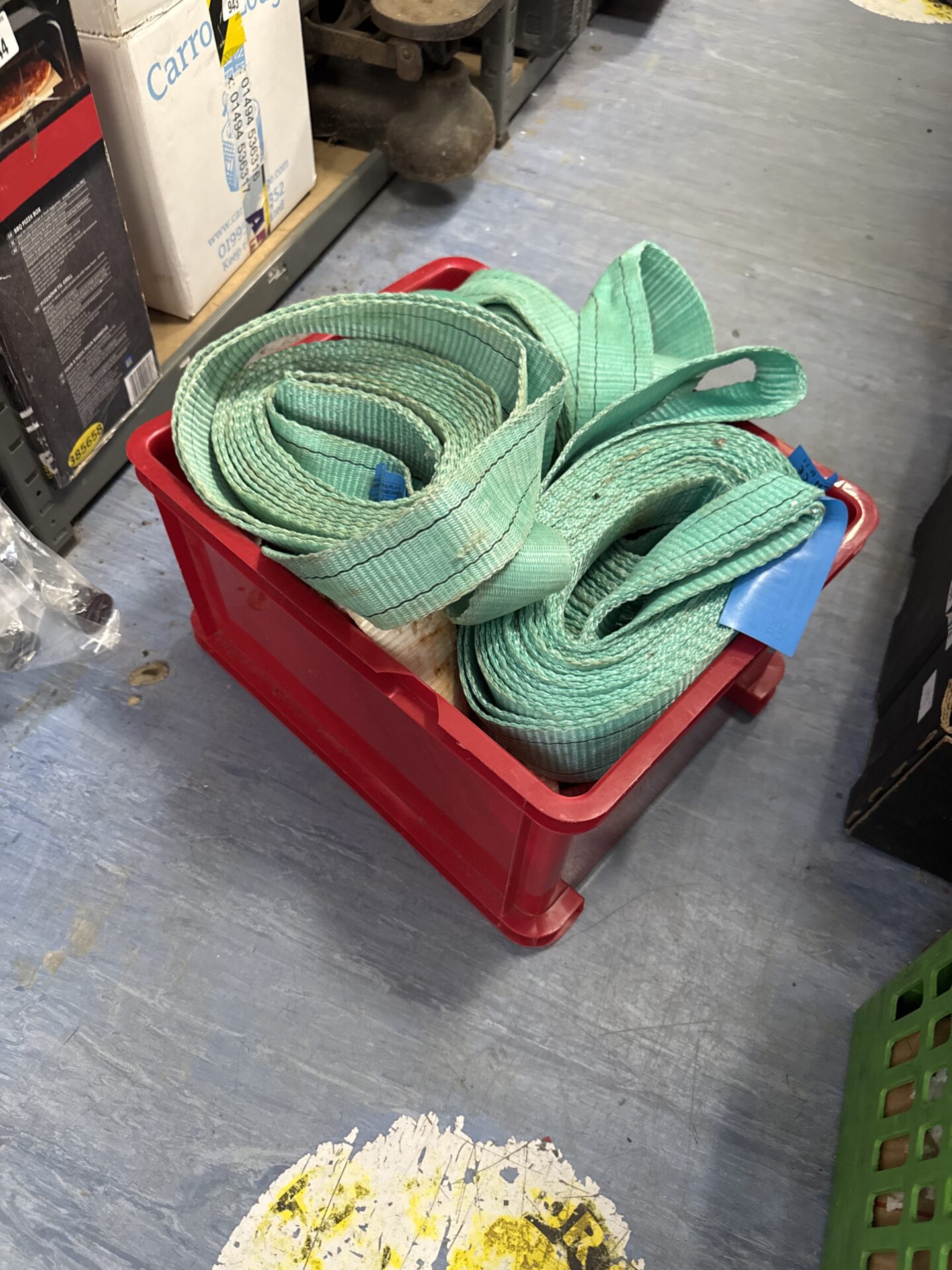 949 Box of cargo straps