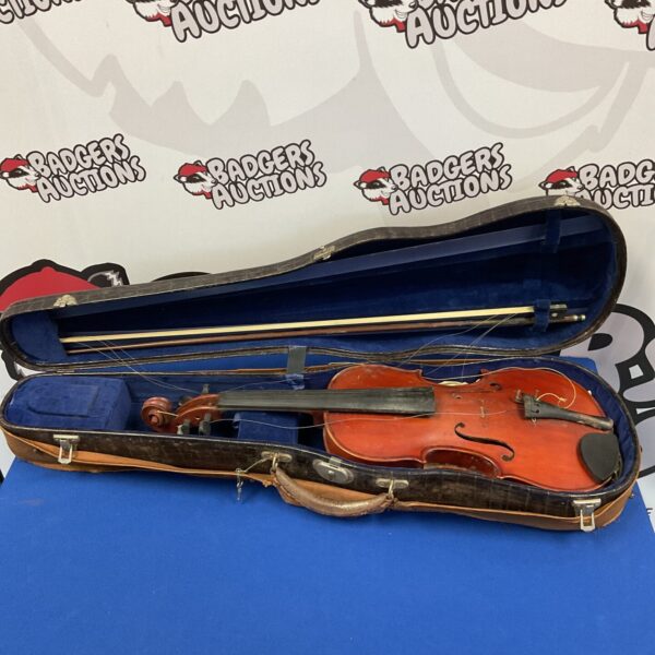 Antique 1906 Emanuel Whitmarsh violin in a fitted case.