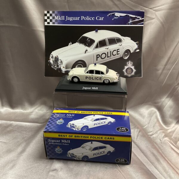 1:43 scale Bedfordshire Police Mk2 Jaguar diecast model car.