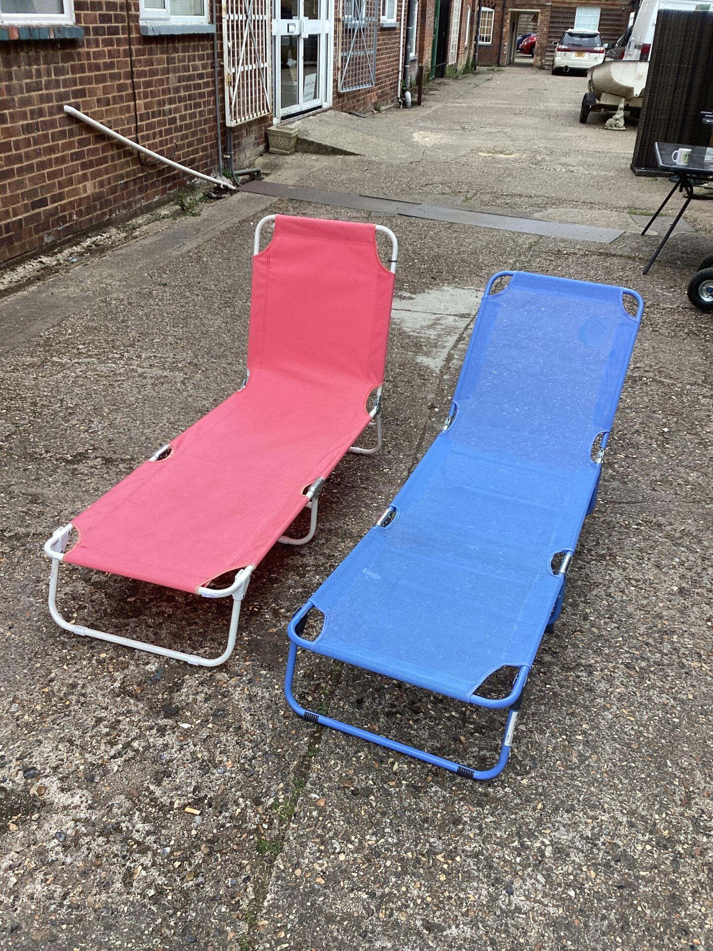 1090 Two Sun loungers