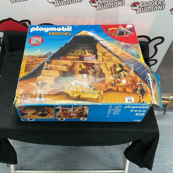 Front view of the Playmobil History Pyramid set in its box.