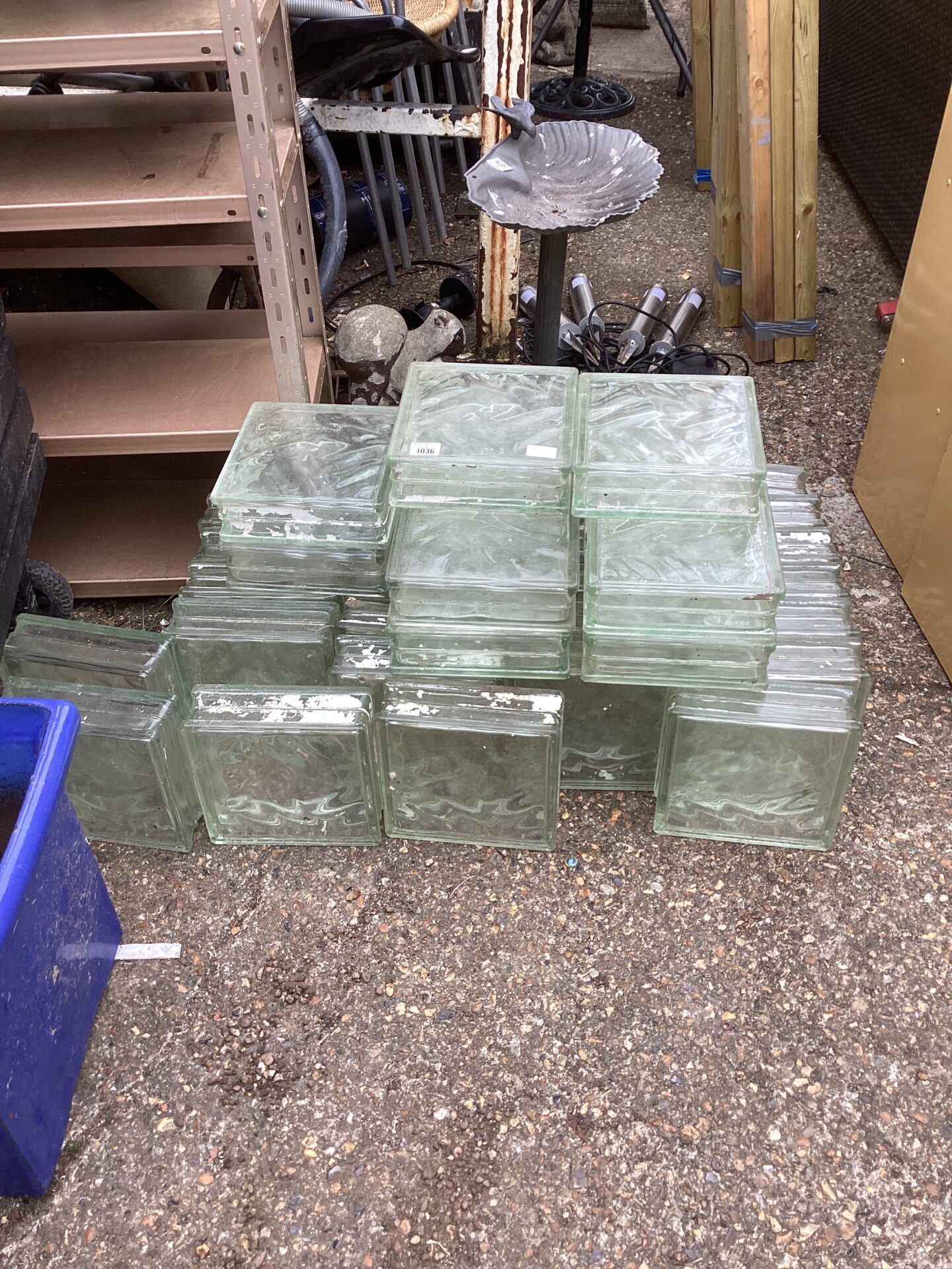 1036 Quantity of glass bricks