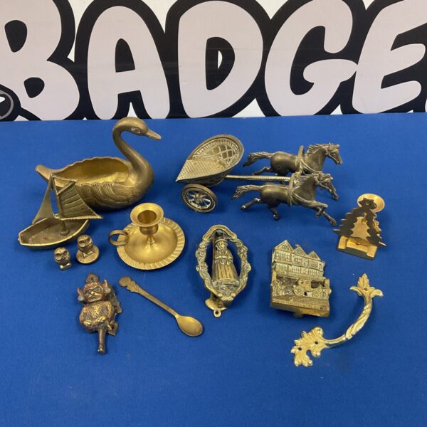 Vintage brassware lot featuring a Roman chariot and chamberstick.