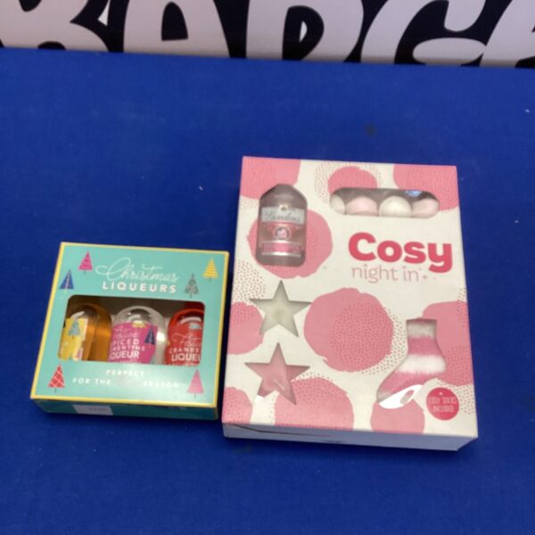Christmas liqueur set with cosy night in accessories.