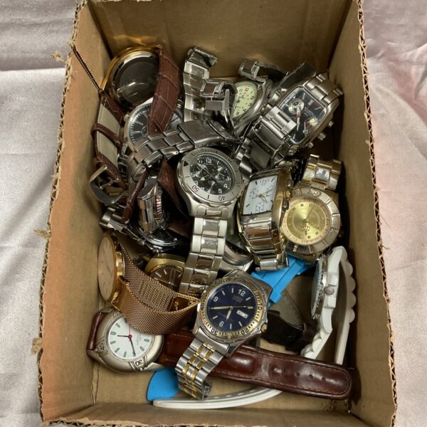 Assorted vintage wristwatches in a mixed lot for collectors.