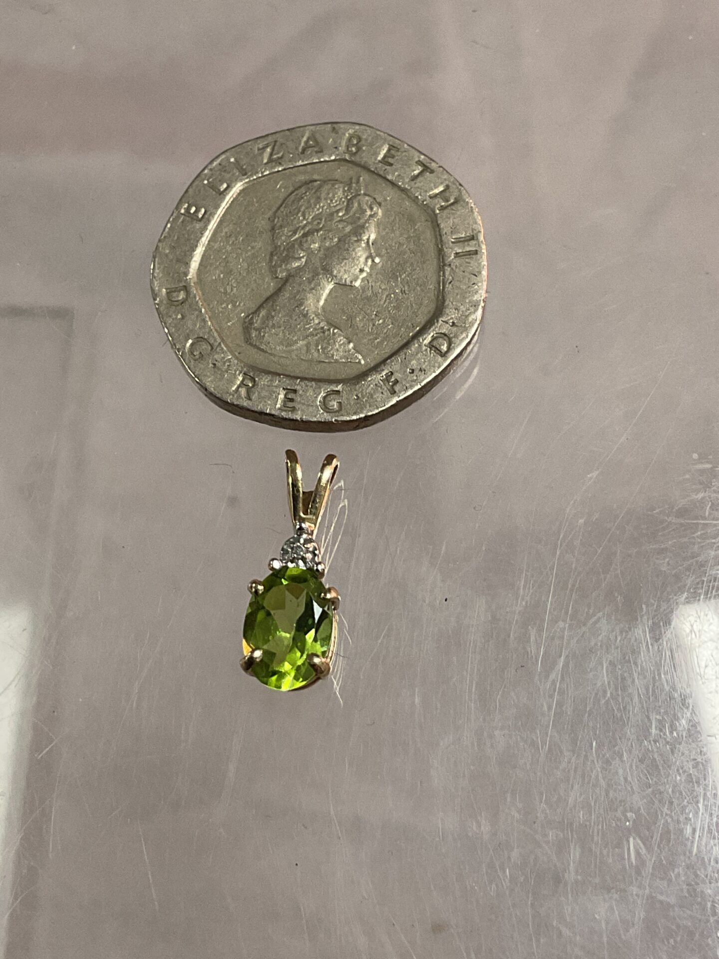897 9ct yellow gold peridot and diamond Pendant