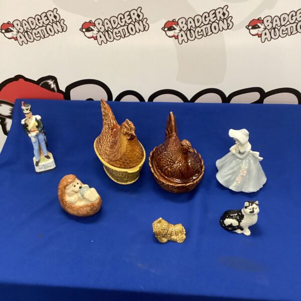 Vintage porcelain collectibles lot including Wade hedgehog figurine.