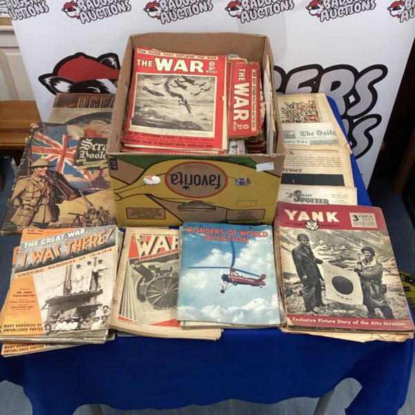 Lot of vintage war newspapers and magazines from the early 20th century.