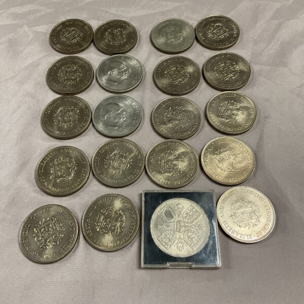 Collection of twenty commemorative crowns, including a Churchill coin.