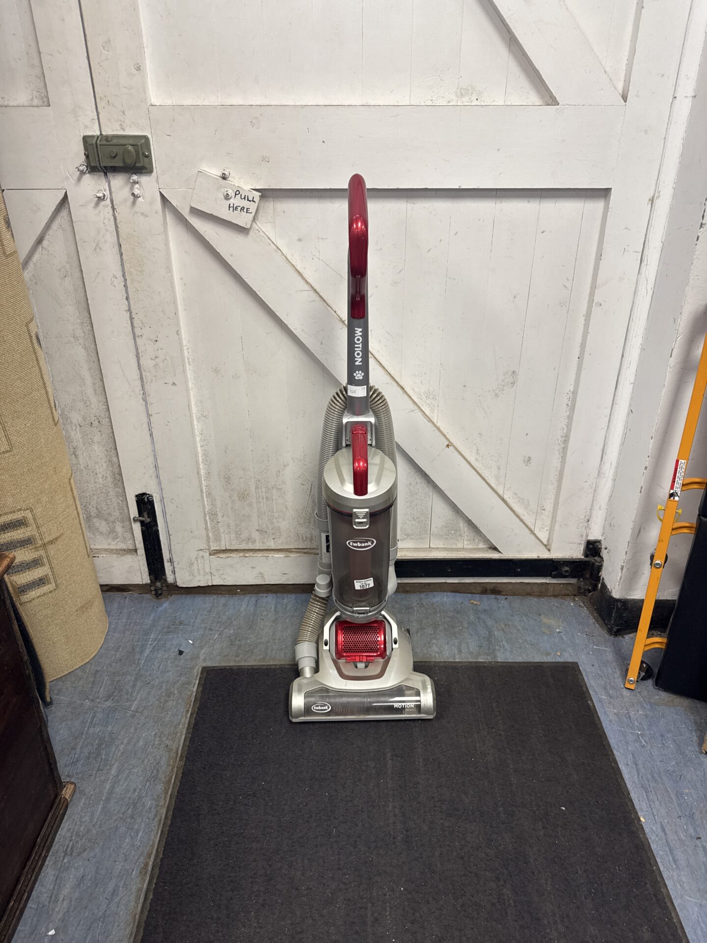 994 Ewbank upright hoover – working
