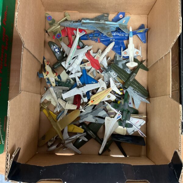 Mixed lot of vintage diecast aeroplane models for collectors.