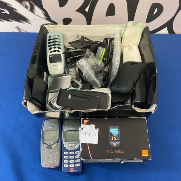 Mixed lot of vintage Nokia and other retro mobile phones.