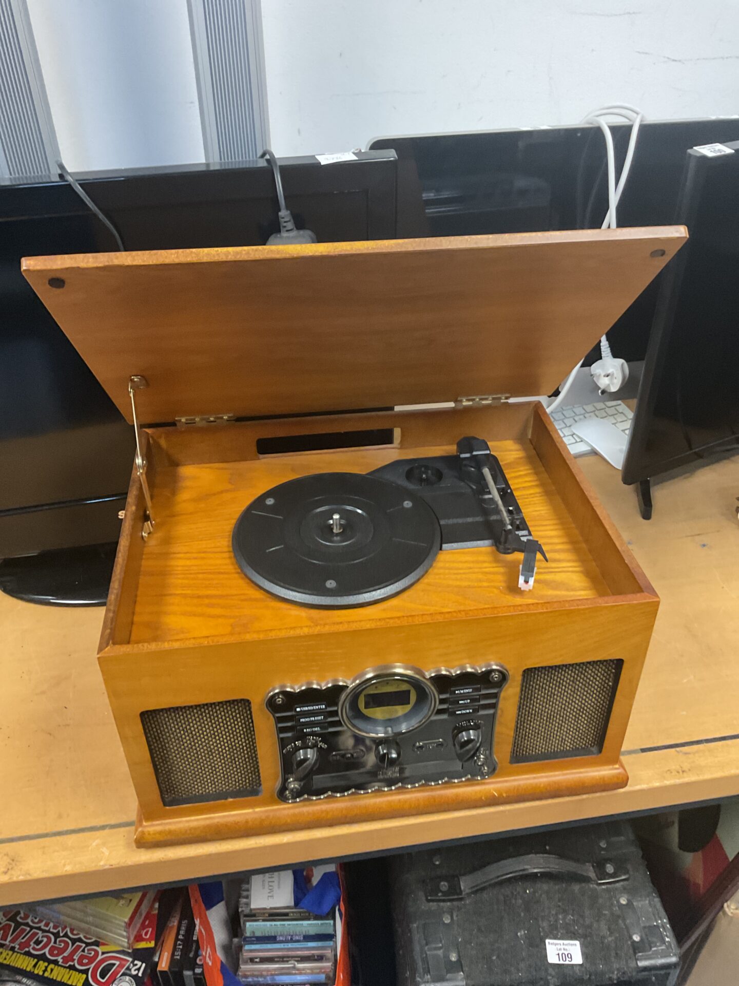 099 Coppers retro style music centre with cd cassette & record player