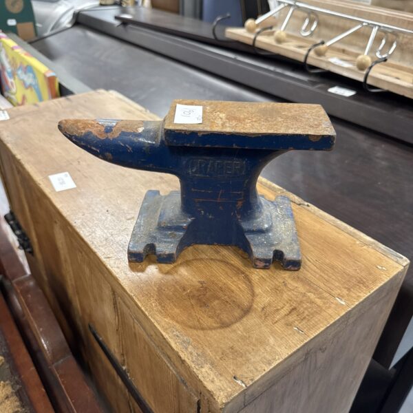 Vintage Draper anvil, a small metalworking tool.