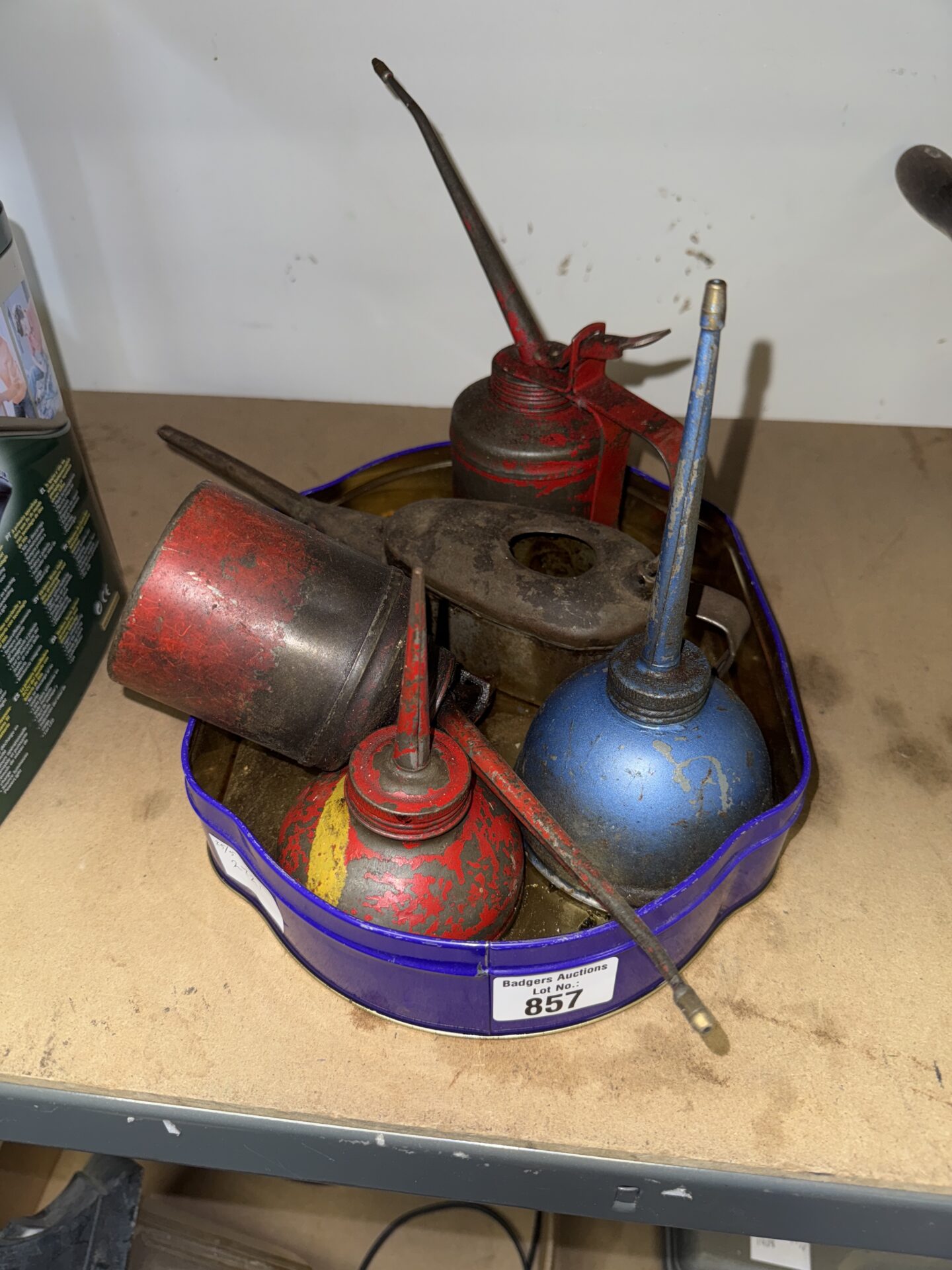 857 Selection of vintage oil dripper cans