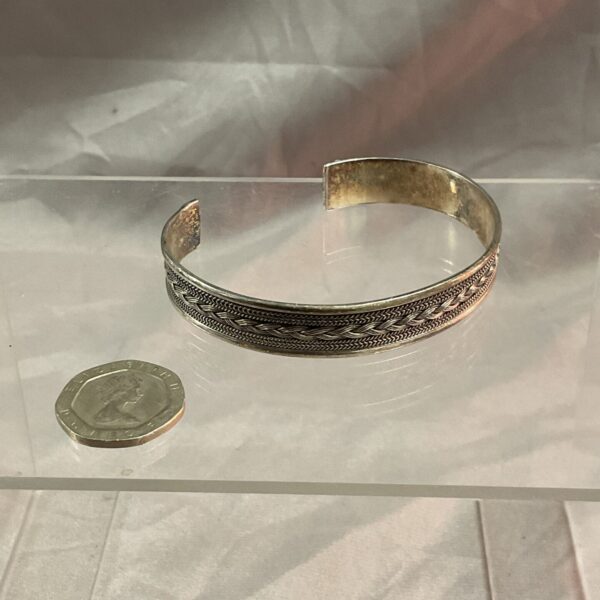 Vintage 925 silver bracelet with a repeating textured pattern.