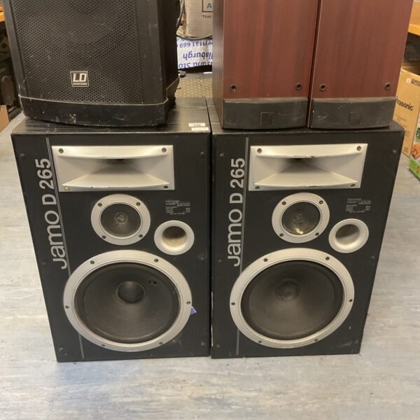 Vintage Jamo D265 speakers presented as a pair for restoration.