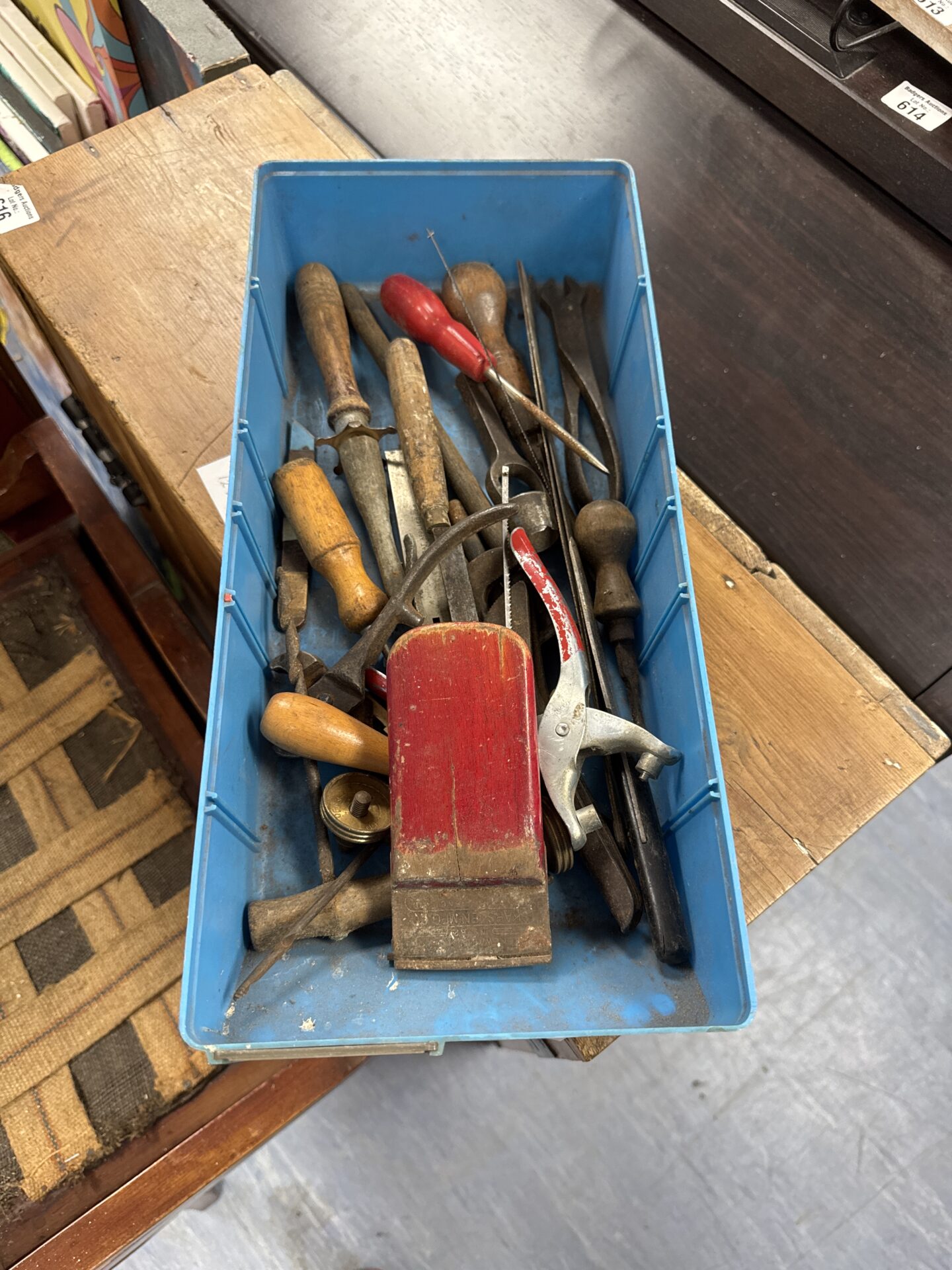 871 Tray of hand tools