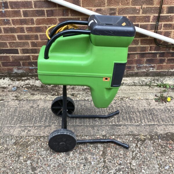 Electric garden shredder for reducing leaves and branches in the garden.