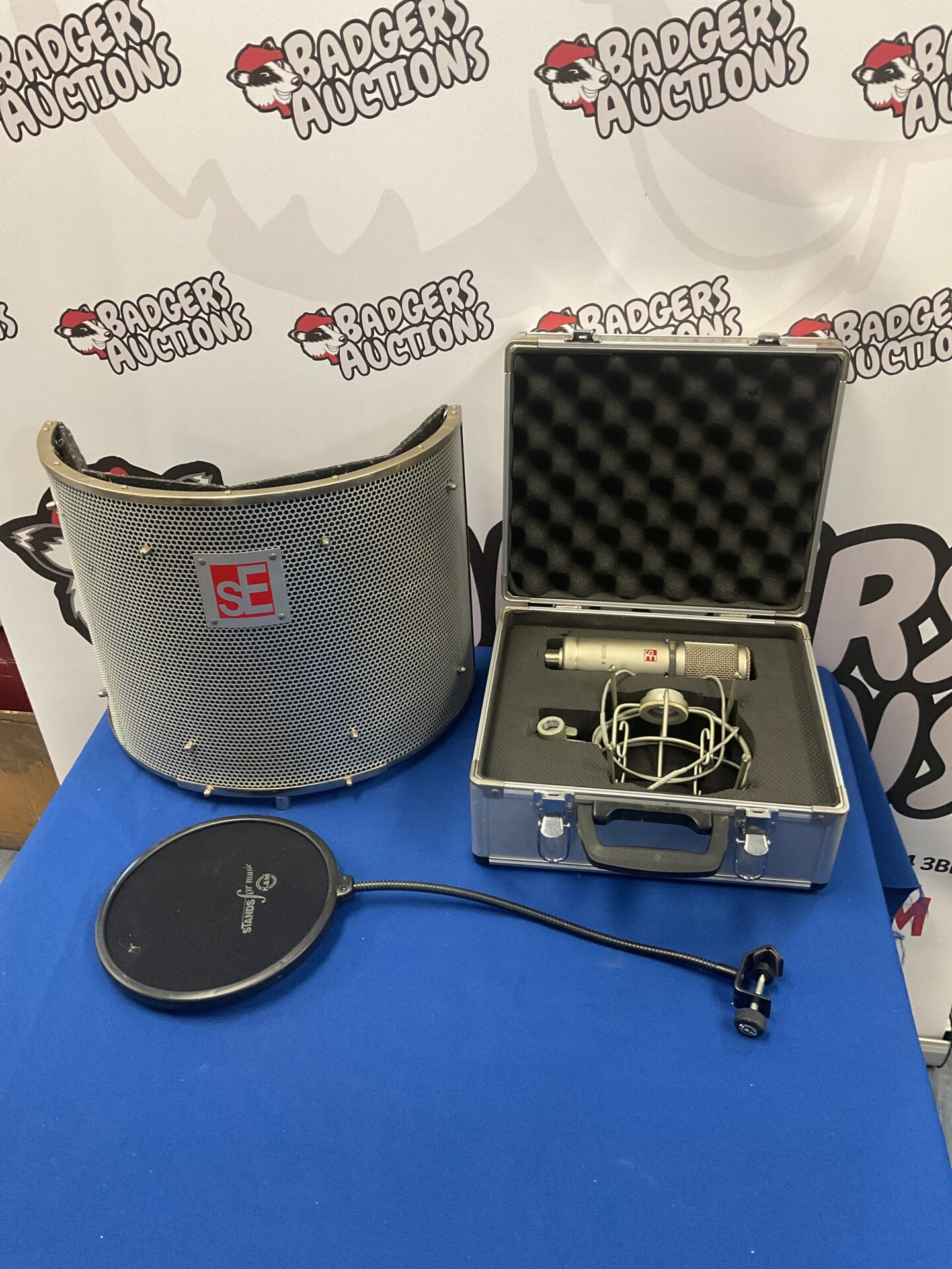174 Se 2220 microphone in case with accessories