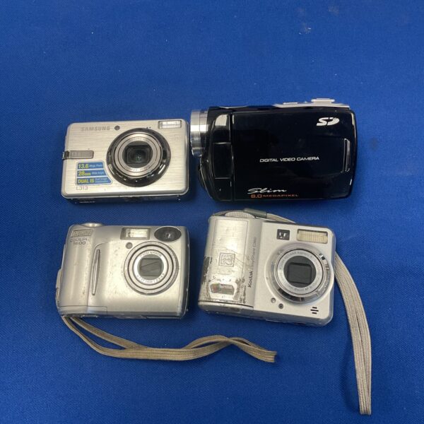Samsung digital camera from a vintage camera lot.