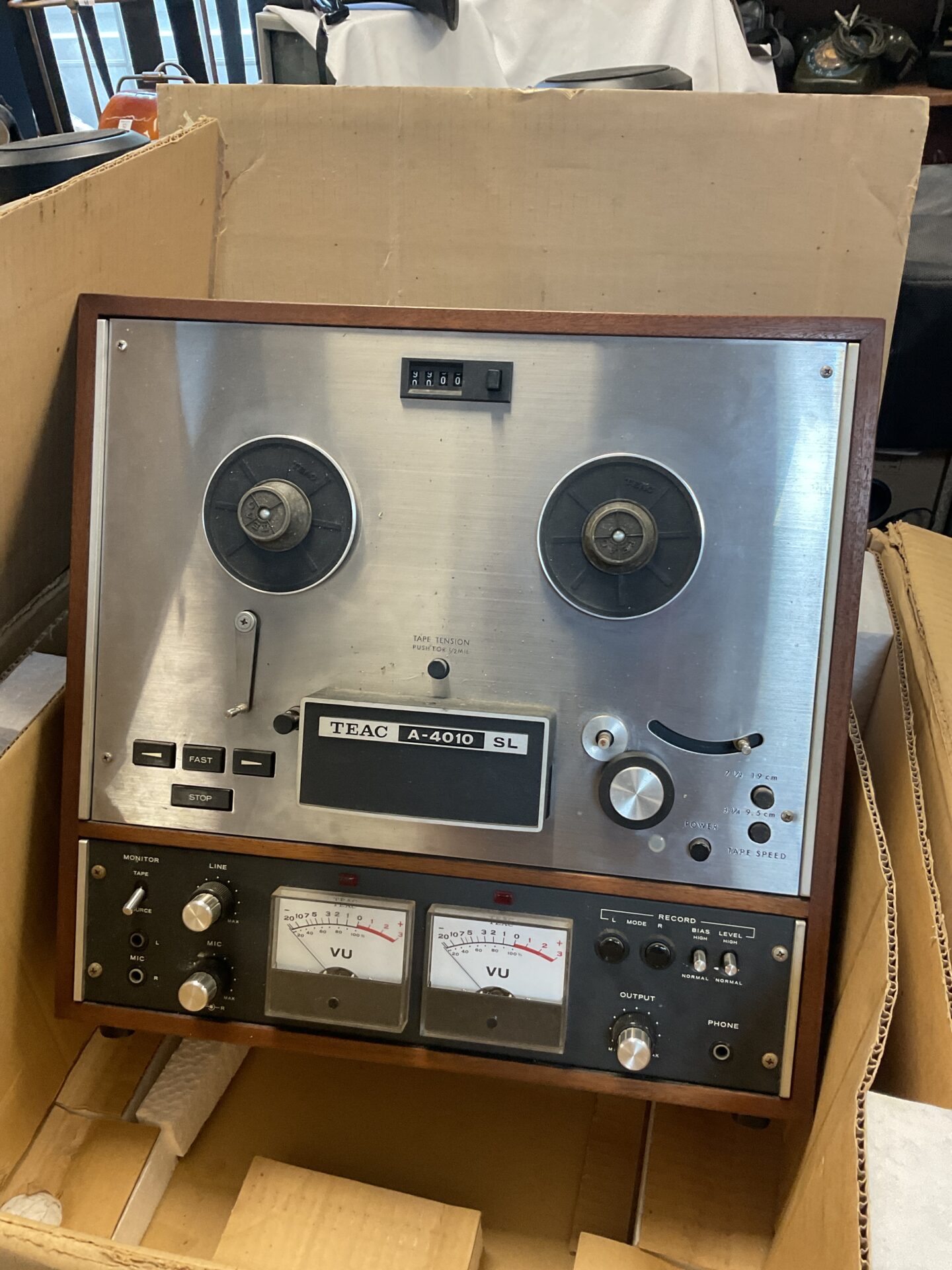 132 Teac a-4010 sl reel 2 reel recorder