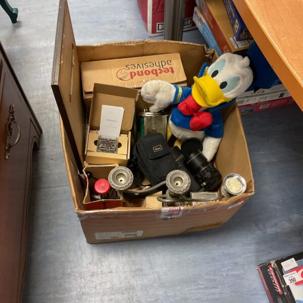 Mixed lot of vintage collectibles including clocks and a Donald Duck plush.