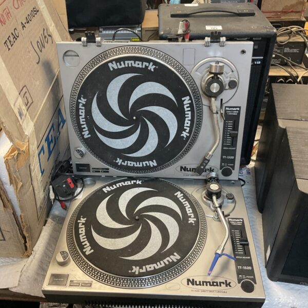 Numark TT-1520 turntable, a vintage belt-drive vinyl player.