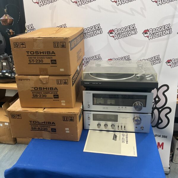 Vintage Toshiba stereo system including amplifier, tuner, and turntable.