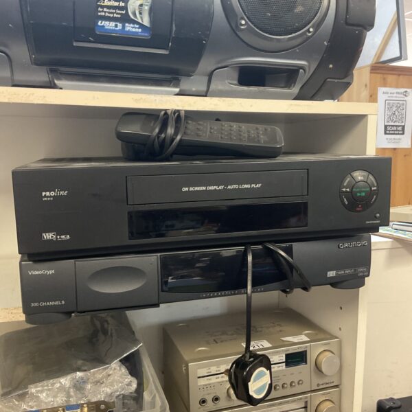 Vintage Proline VR520 VHS player and Grudig video crypt.