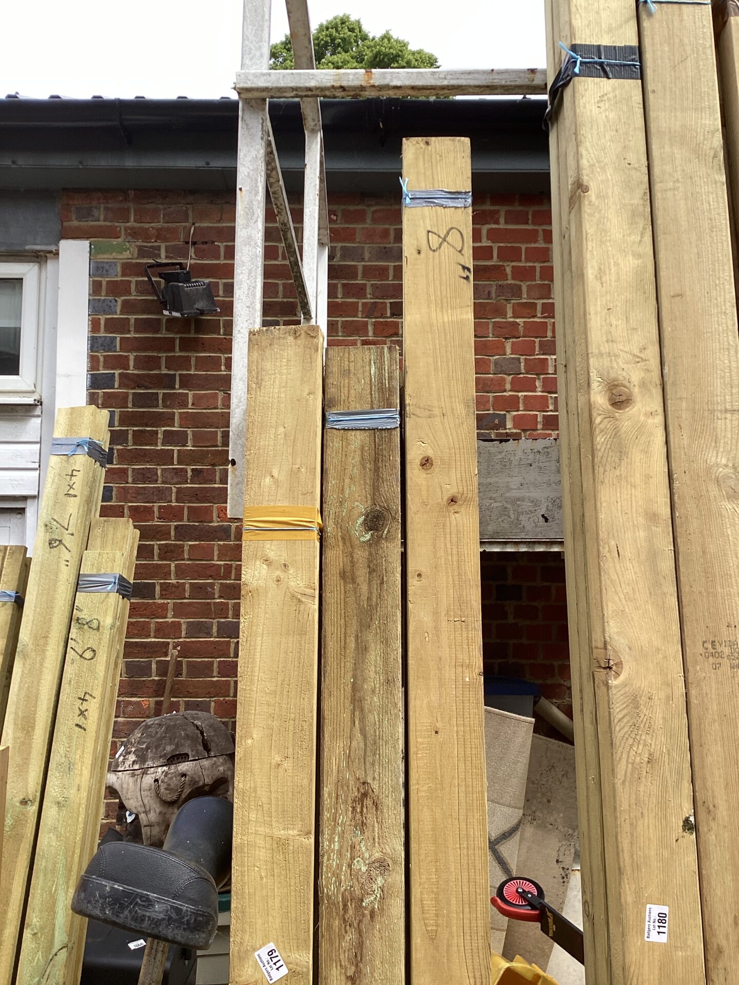 1179 Three bundles of timber measuring 8’ & 7’