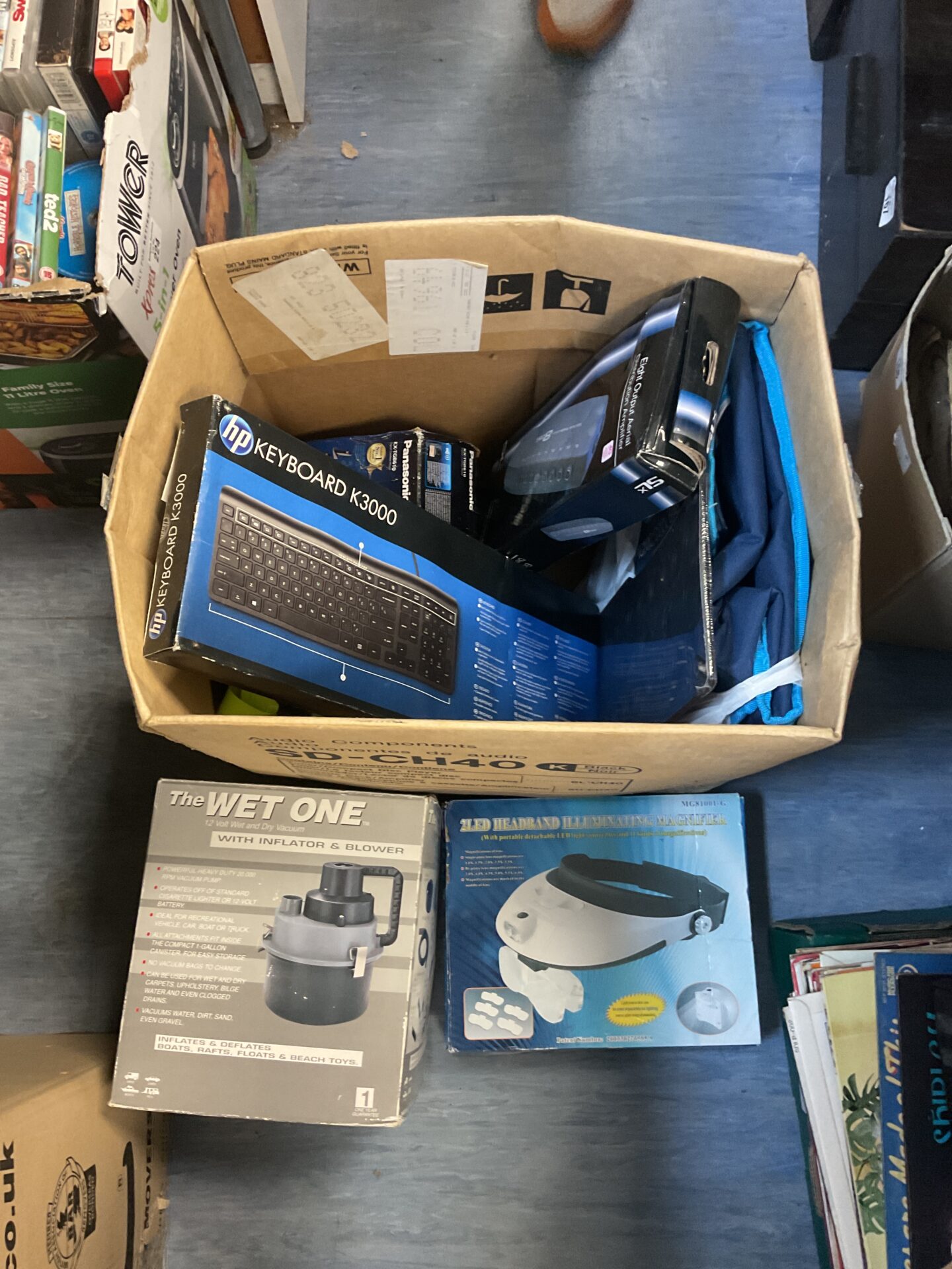 223 Box of mixed electricals inc hp keyboard & magnifier headset