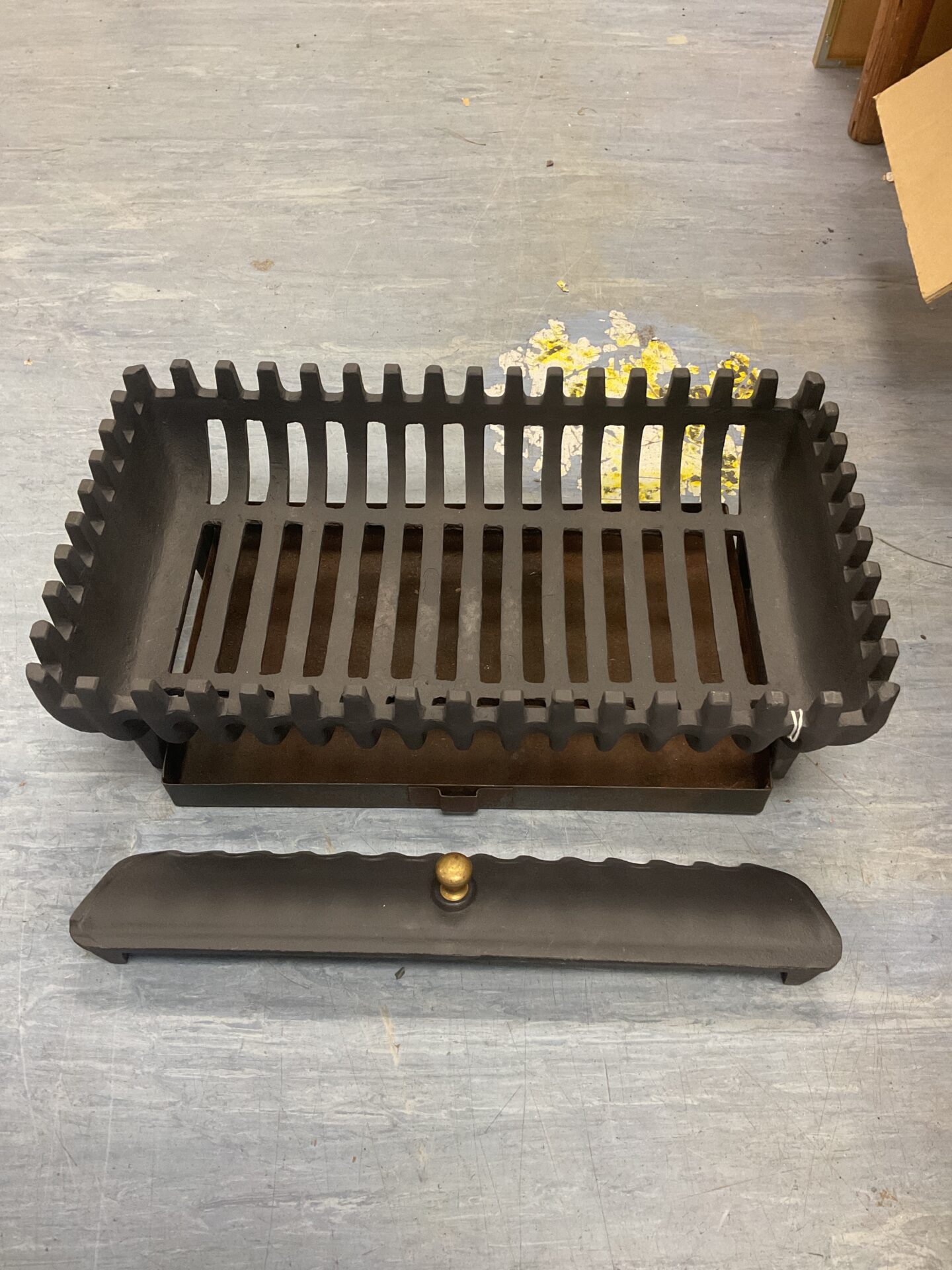 629 Cast iron fireplace grate 21”;x 12”