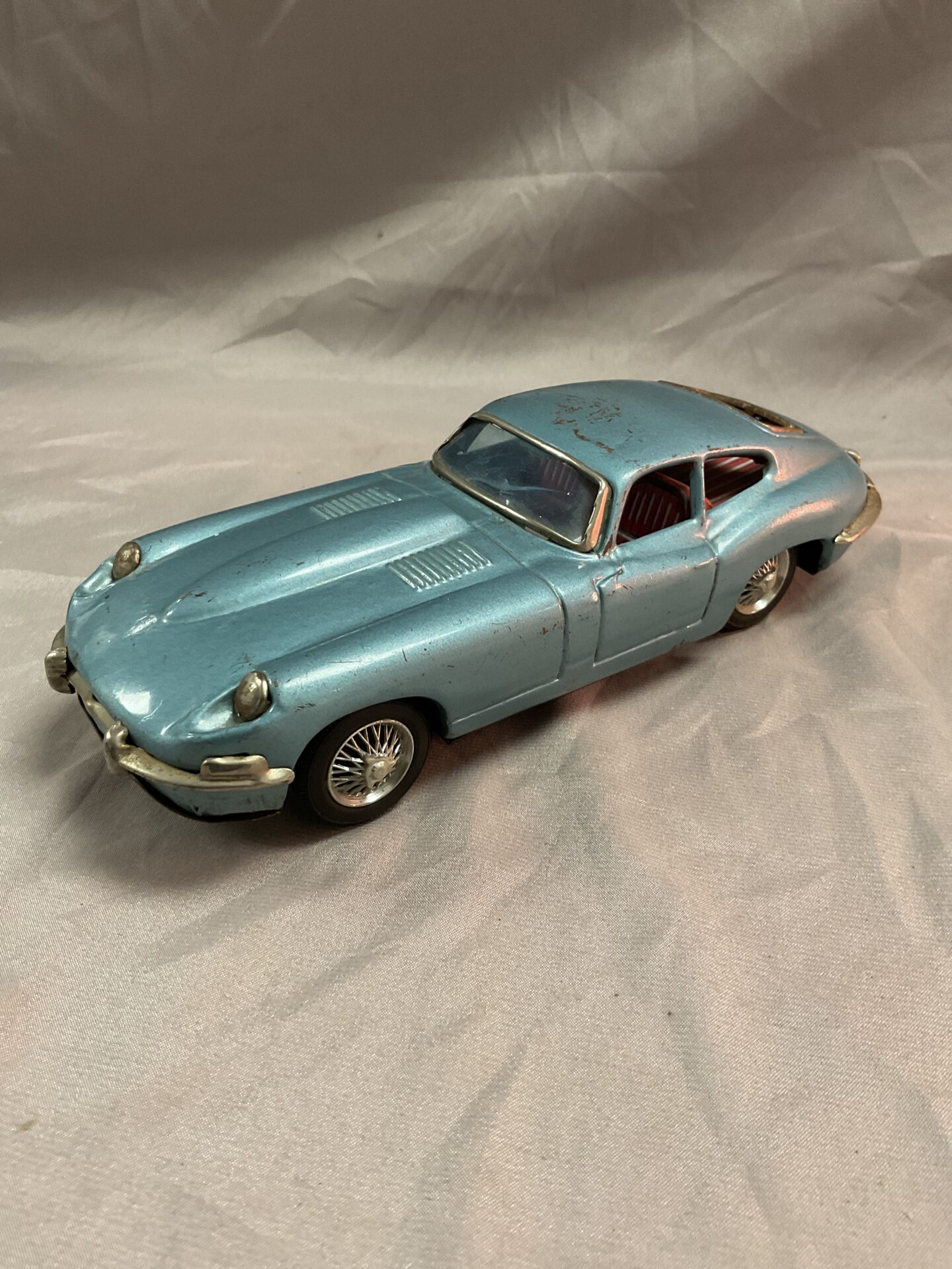 810 japanese tin jaguar xk-e car