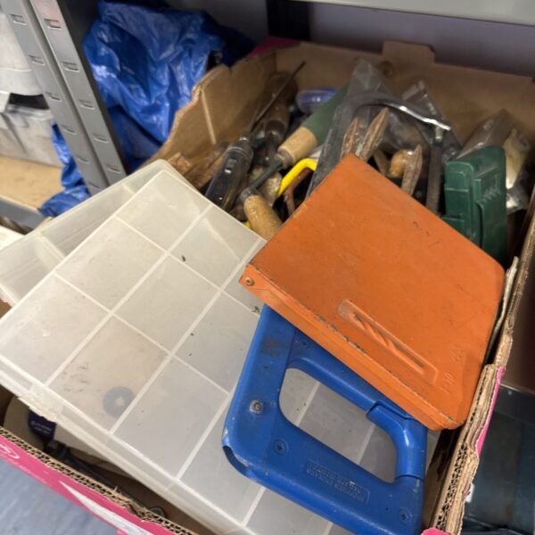 Plastic tray filled with a mixed lot of garden and workshop tools.