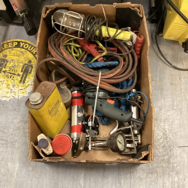 Mixed lot of car tools and jump leads in a cardboard box.