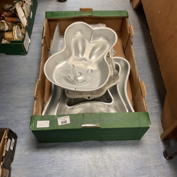 Vintage Wilton bunny cake tin, ideal for baking and collecting.