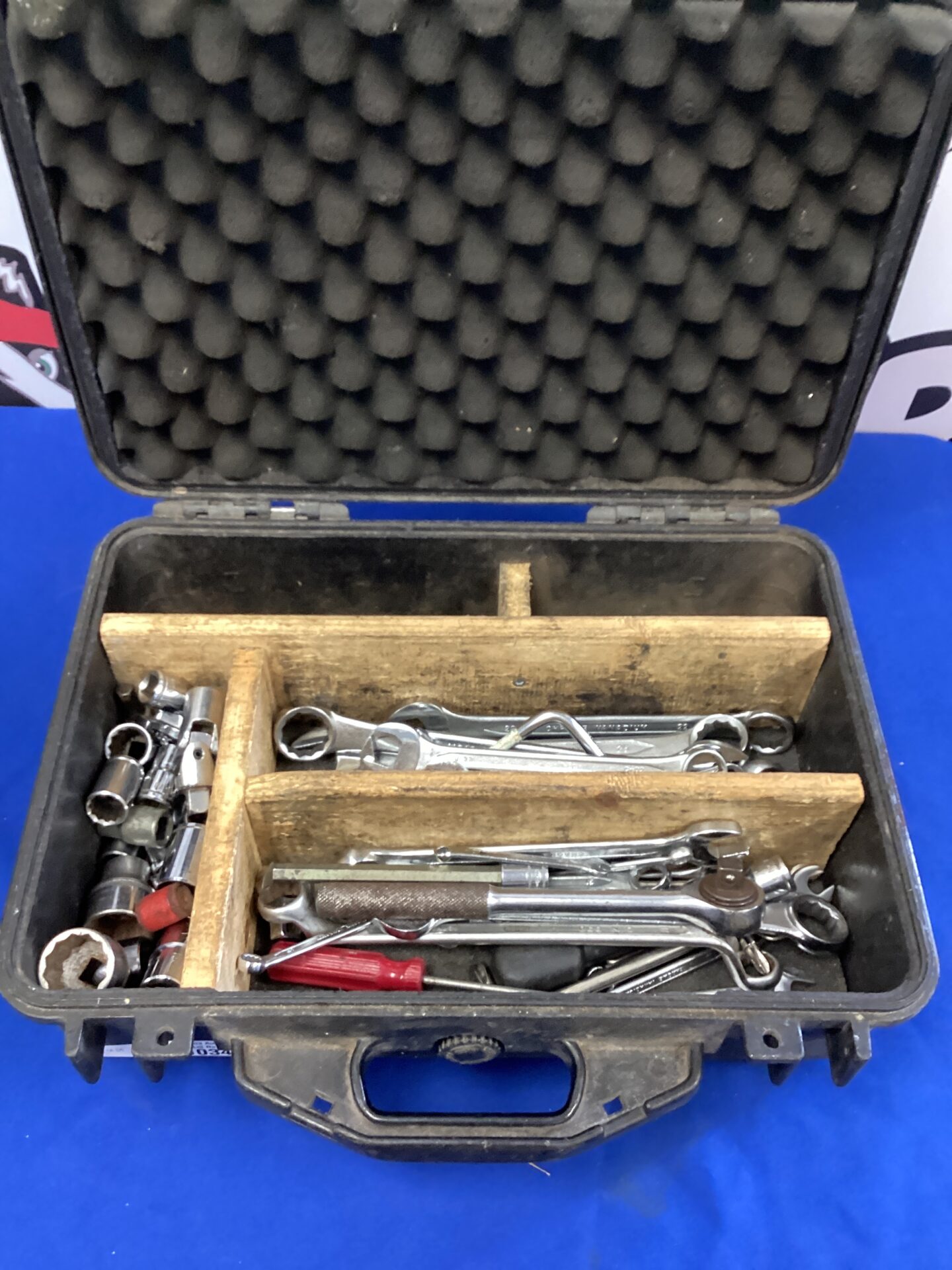 1034 Selection of spanners and sockets