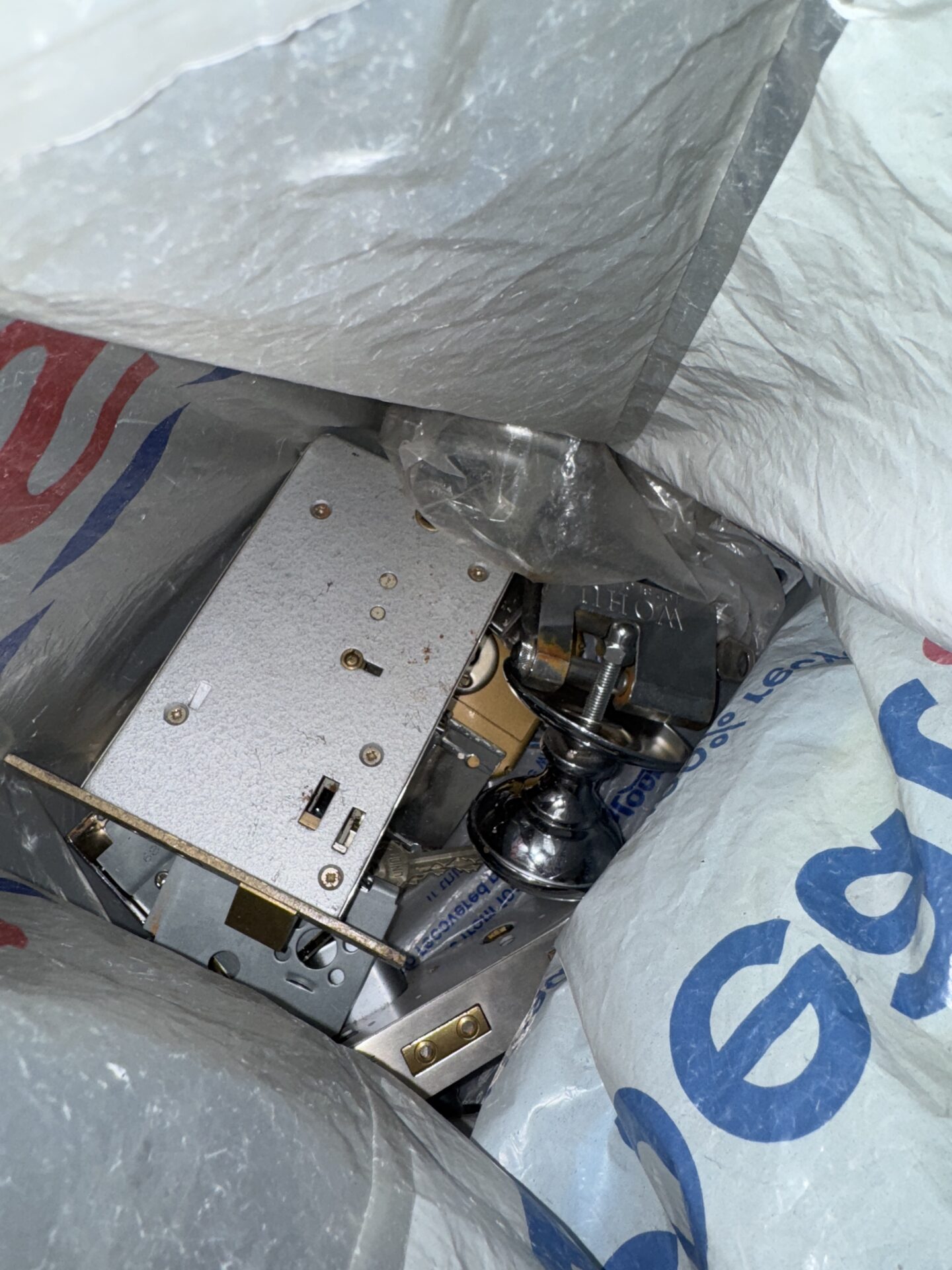1002 Bag of padlocks & door locks