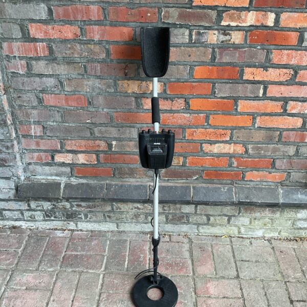 Vintage Clarke MD1500 metal detector for treasure hunting.