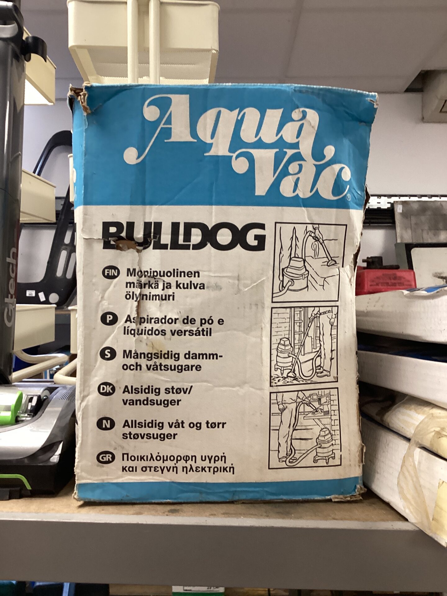 1023 Aqua vac bulldog indoor & outdoor vacuum cleaner