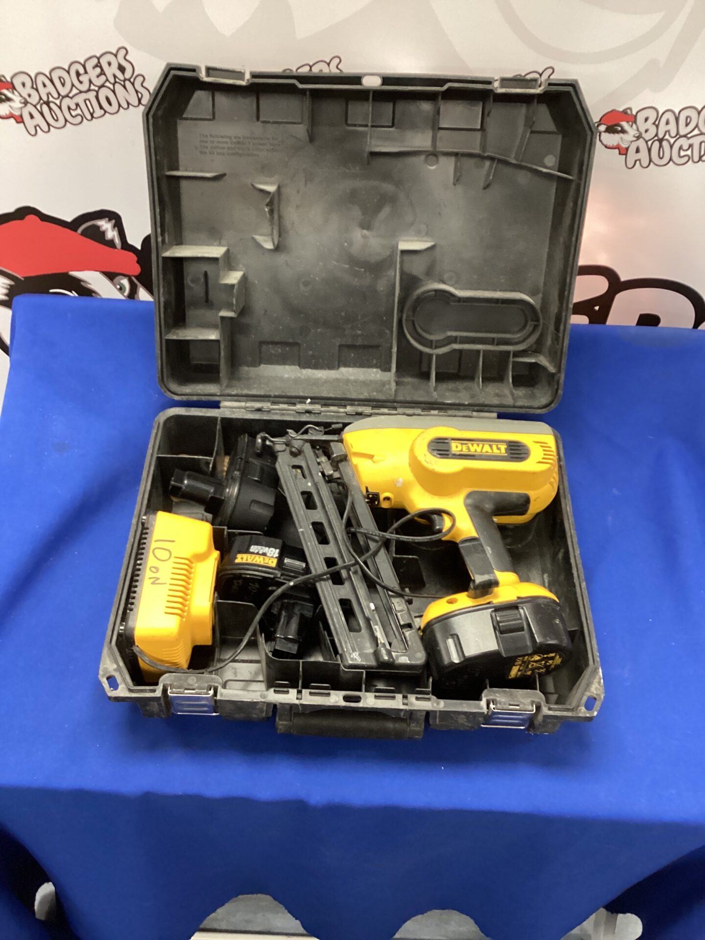 1011 Dewalt Battery Nail Gun tested and workig