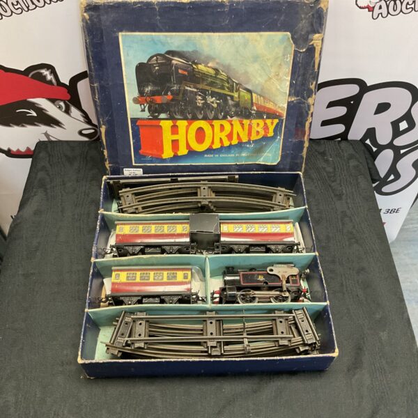 Vintage Hornby No.41 tank passenger set in original box.