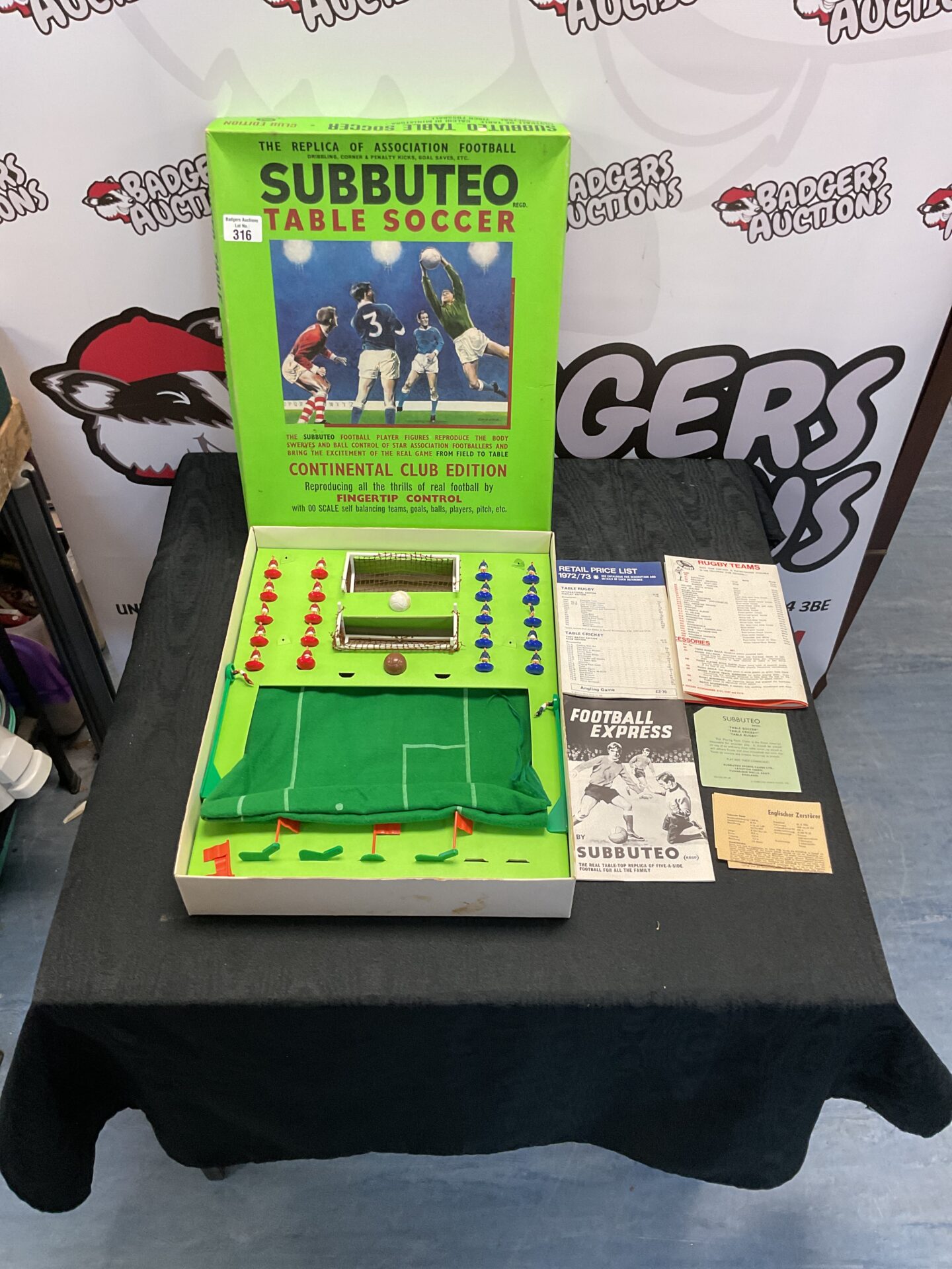 316 Vintage subbuteo table soccer continental club edition boxed board game